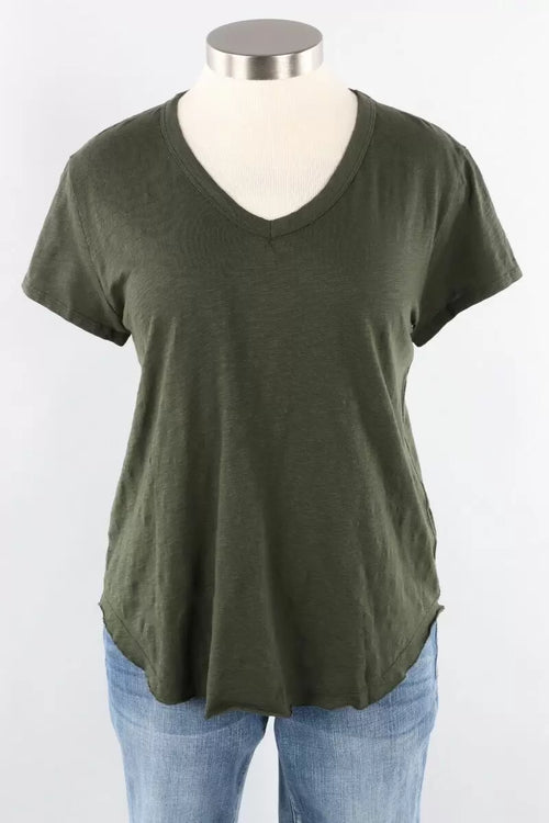 Curved Hem V-Neck Tee in Jeweled Forest