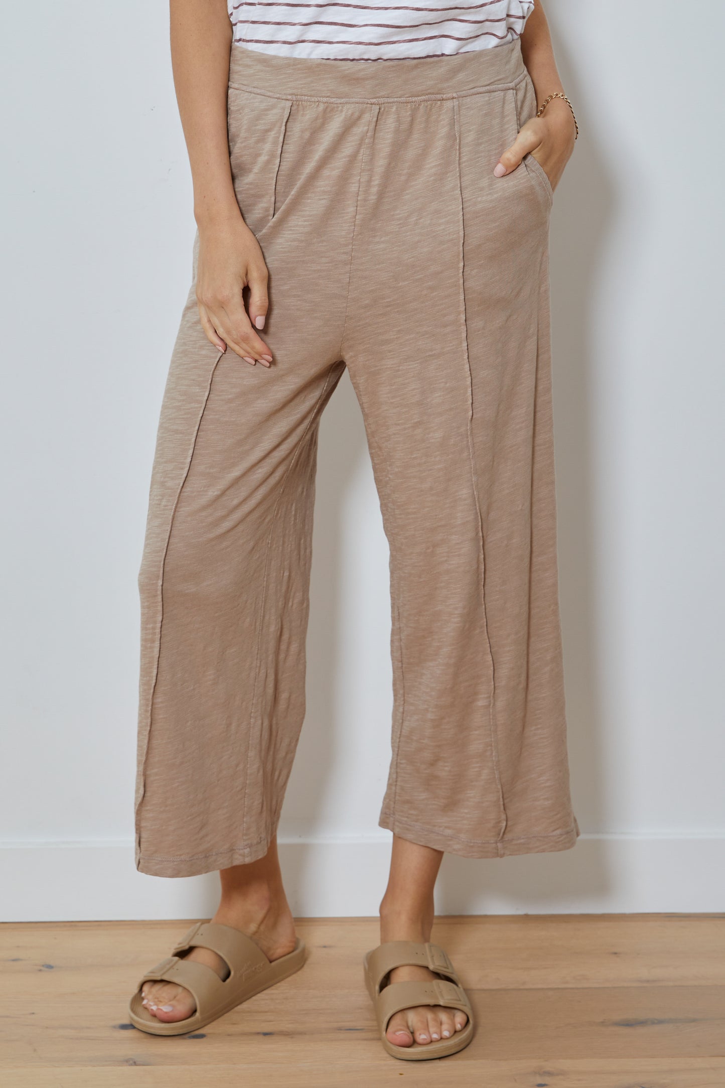 Wide Leg Cropped Pant in Black