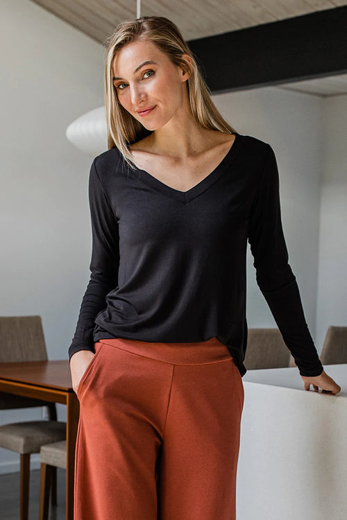 Jill V-Neck Long Sleeve Shirt in Black
