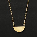Refined Necklace in Half Moon/Gold