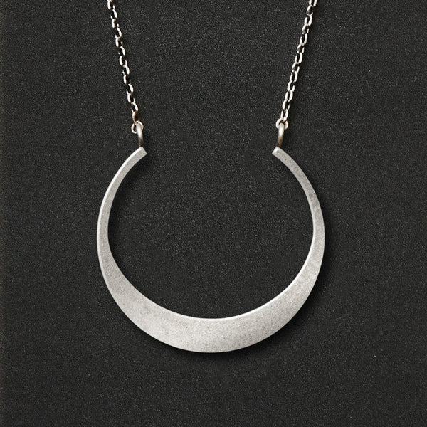 Refined Necklace in Crescent/Silver
