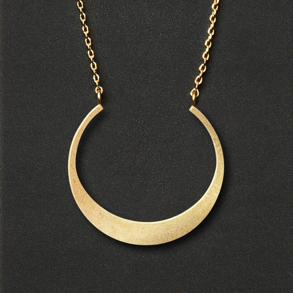 Refined Necklace in Crescent/Gold